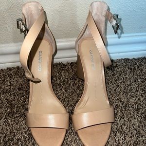 Gianni Bini Nude Heels
